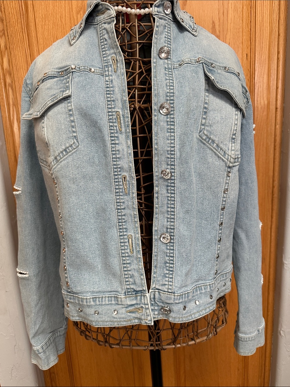 Very Vera vintage denim bejeweled lightweight jacket. Size Large